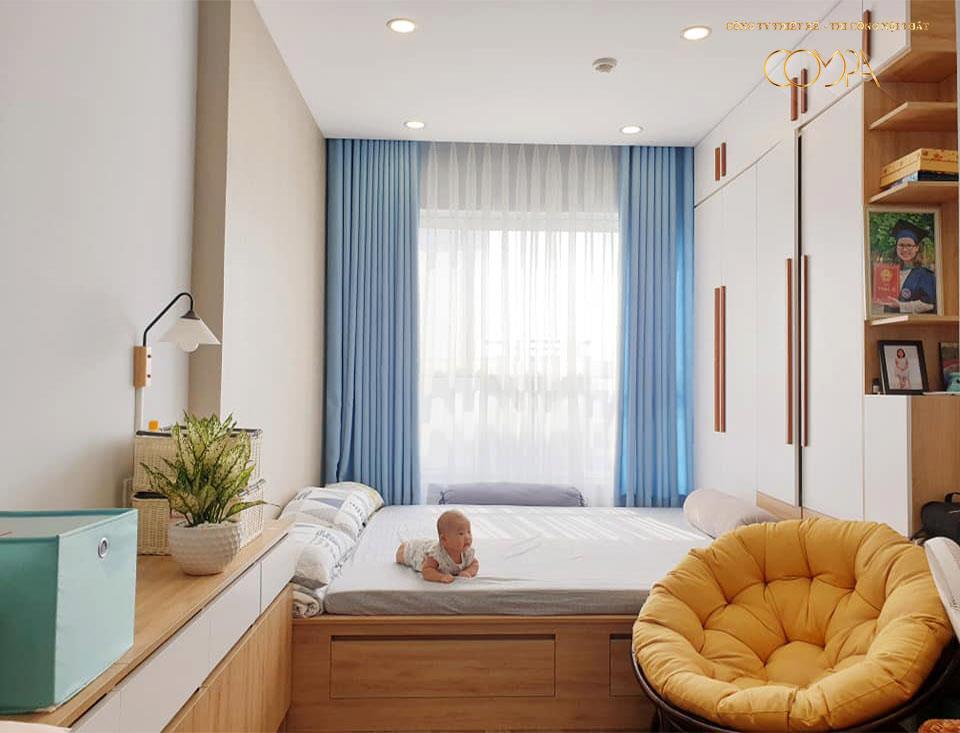 Hình ảnh em bé thoải mái trong căn phòng với nội thất mới toanh và đầy màu sắc Hình ảnh em bé thoải mái trong căn phòng với nội thất mới toanh và đầy màu sắc