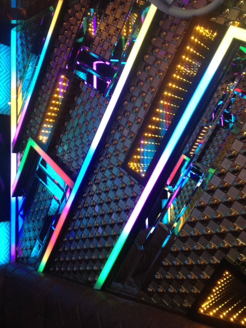 Hình thi công phòng Karaoke gia đình hiện đại Nexttop 3 Hình thi công phòng Karaoke gia đình hiện đại chị Nexttop 3