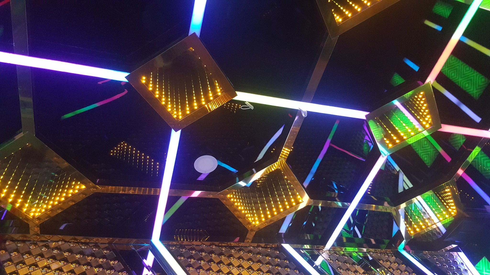 Hình thi công phòng Karaoke gia đình hiện đại Nexttop 5 Hình thi công phòng Karaoke gia đình hiện đại Nexttop 5