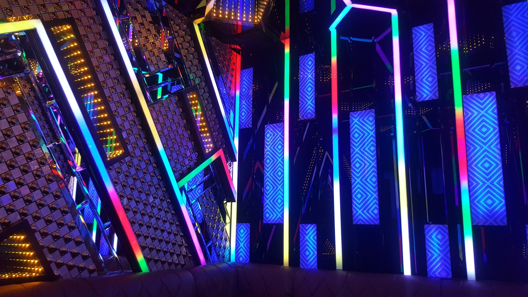 Hình thi công phòng Karaoke gia đình hiện đại Nexttop 7 Hình thi công phòng Karaoke gia đình hiện đại Nexttop 7