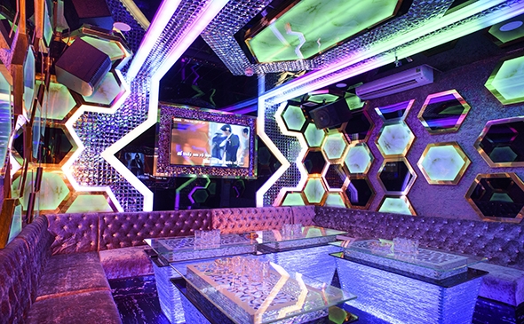 Hình thi công phòng karaoke hiện đại - Karaoke Vui Vui 12 Hình thi công phòng karaoke hiện đại - Karaoke Vui Vui 12