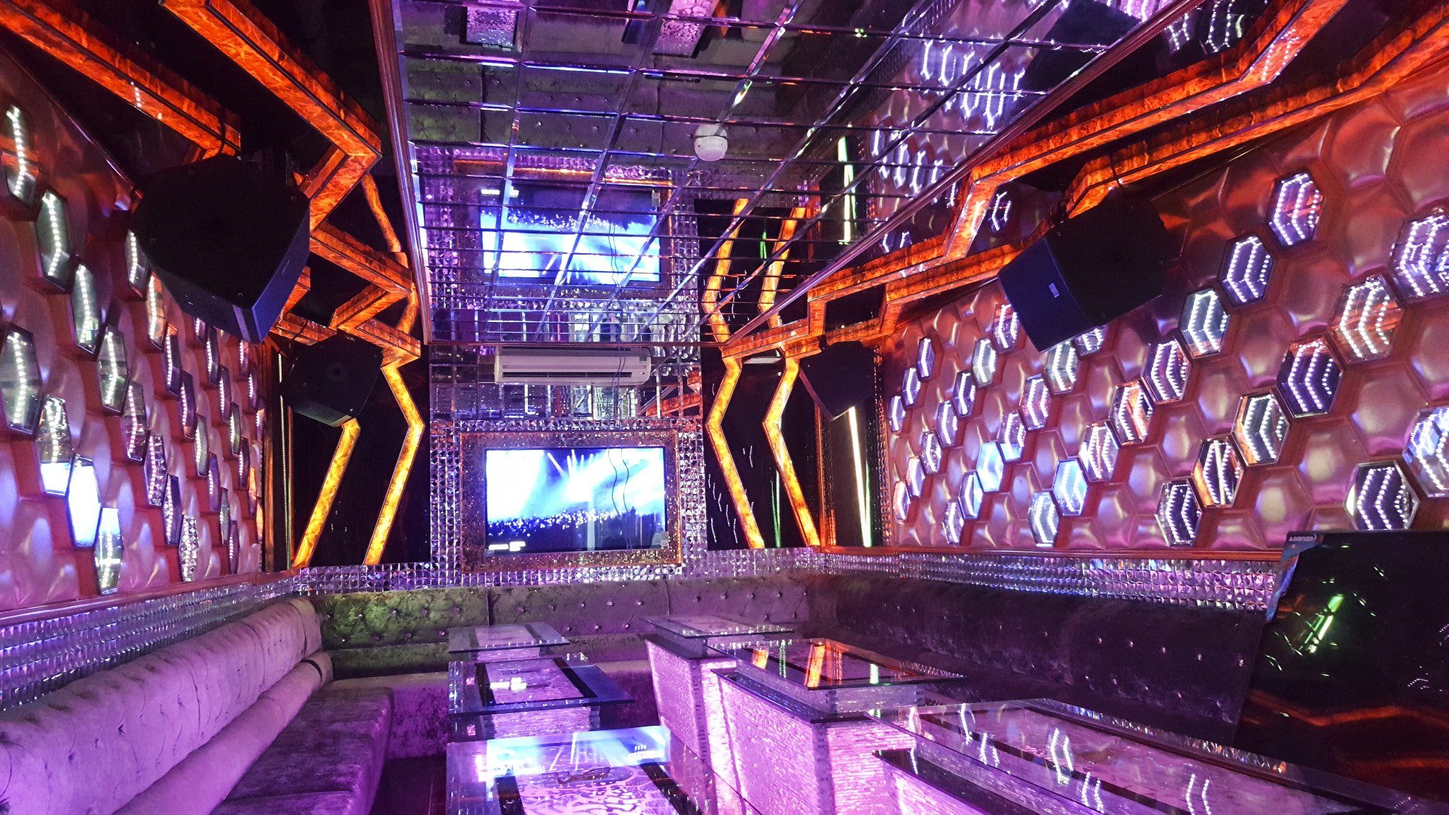 Hình thi công phòng karaoke hiện đại 6 Hình thi công phòng karaoke hiện đại 6