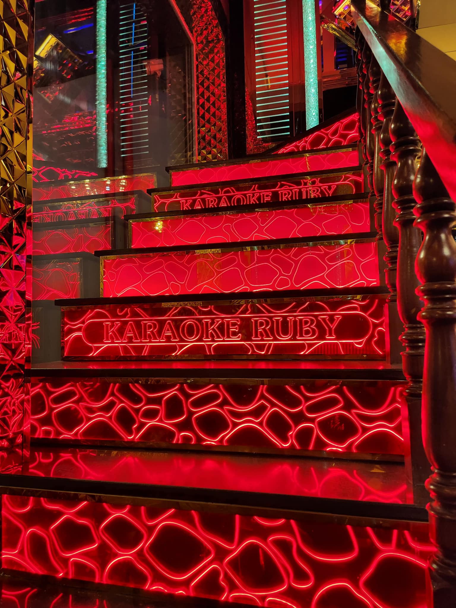 Hình ảnh thi công sảnh đón karaoke thực tế tại KTV Ruby