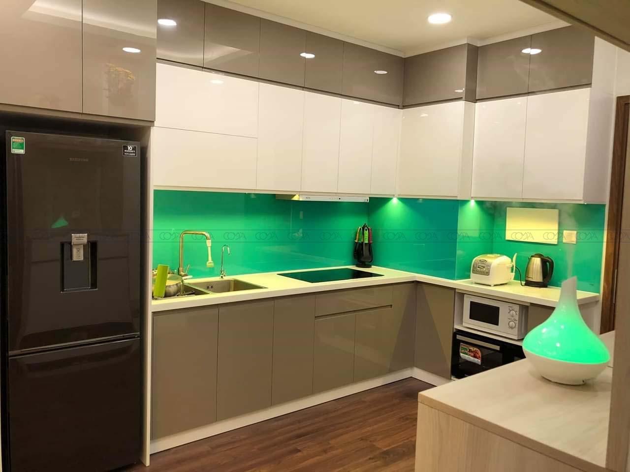 Hình ảnh công trình thực tế thi công nội thất trọn gói với tủ bếp chất liệu Acrylic không đường line của An Cường