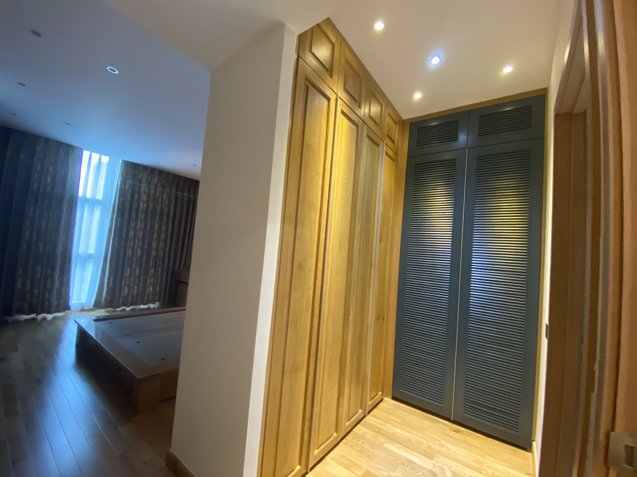 Sang chảnh, tiện nghi với khu vực thay đồ phòng ngủ