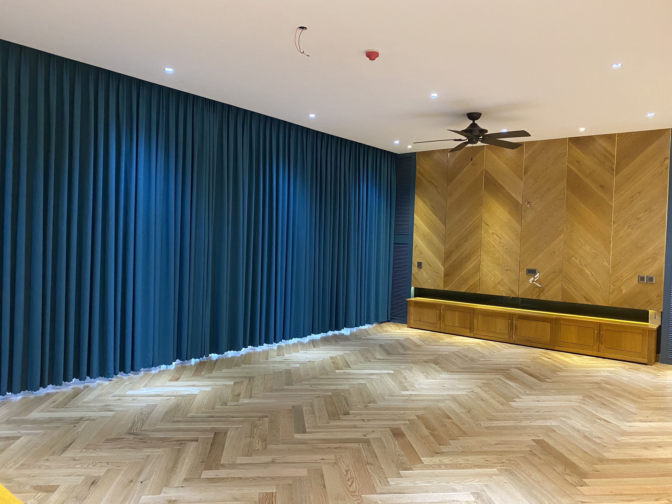 Phòng khách cao cấp với chất liệu gỗ Phòng khách cao cấp với chất liệu gỗ