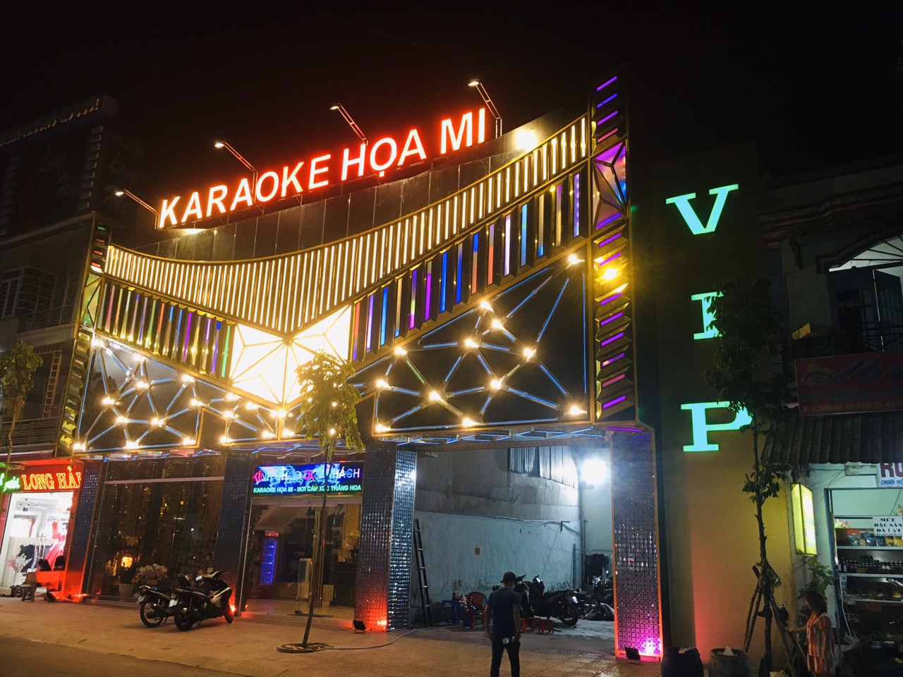 Thi công hoàn thiện quán karaoke họa mi cuốn hút
