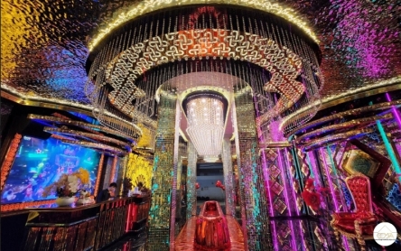 Tạo Không Gian Lôi Cuốn Với Các Mẫu Đèn Chùm Trang Trí Karaoke Tại Compa Decor